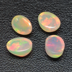 Opale taglio cabochon ovale calibrato