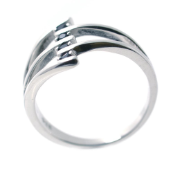 Ring aus 925 Silber und Edelsteinen