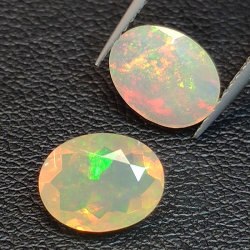 Kalibrierter Opal im Ovalschliff