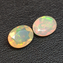 Kalibrierter Opal im Ovalschliff