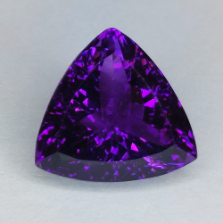 18,79ct Amethyst im Trilliantschliff 17,70x17,26mm