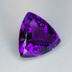 18,79ct Amethyst im Trilliantschliff 17,70x17,26mm