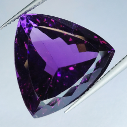 18.79ct Amatista talla trilliant 17.70x17.26mm