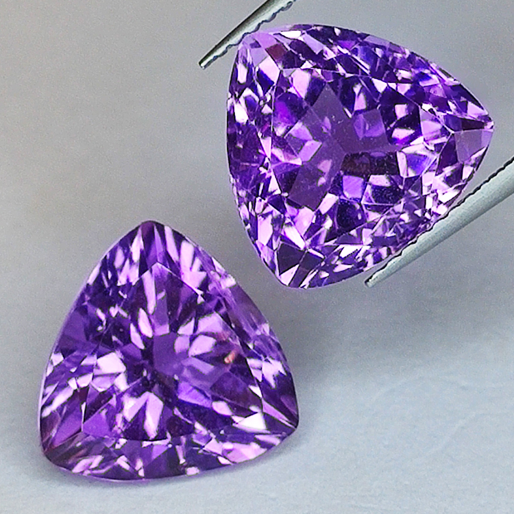 10.93ct Améthystes taille brillant 12.00x12.00mm