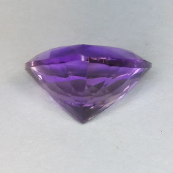 10,52ct Amethyst im Trillant-Schliff 15.75x15.70mm