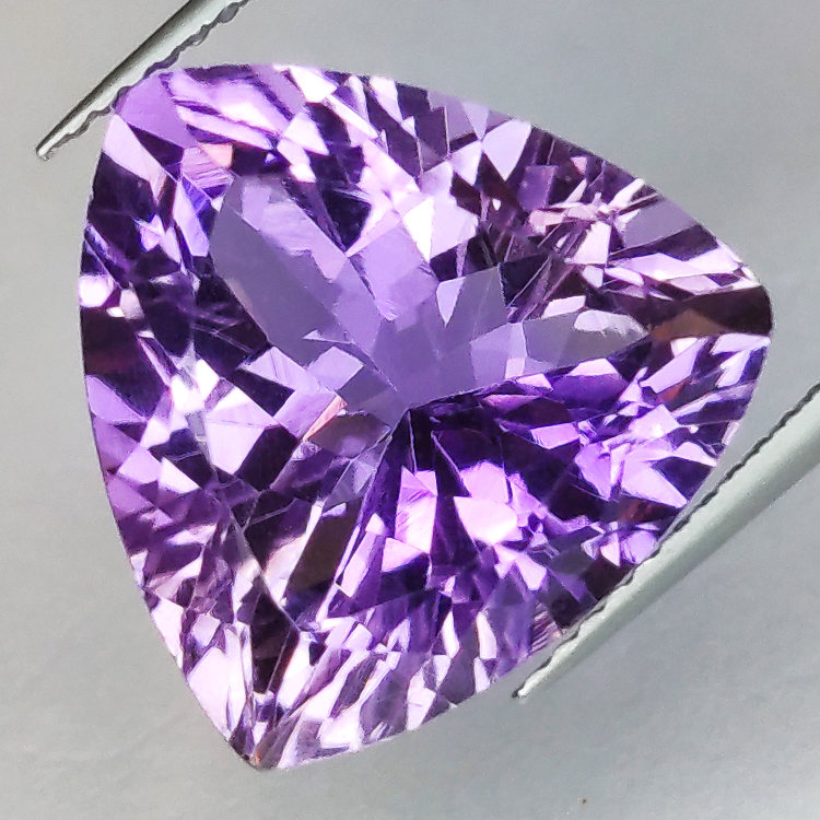 10,52ct Amethyst im Trillant-Schliff 15.75x15.70mm