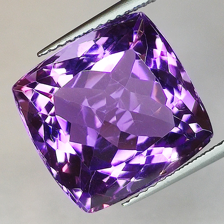 12.67ct Amatista talla cojín 14.11x13.71mm