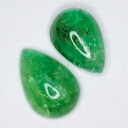 Cabochon taille poire émeraude 3,64 ct 10,00x7,00 mm