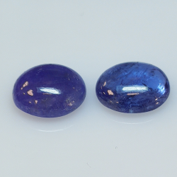 Tanzanite ovale taillée en cabochon