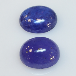 Tanzanite ovale taillée en cabochon