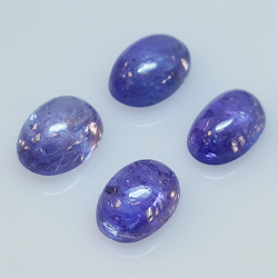 Tanzanite ovale taglio cabochon