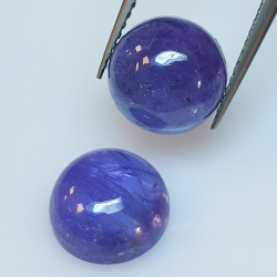 Tanzanite ronde taillée en cabochon