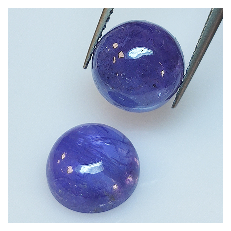 Tanzanite round cabochon cut