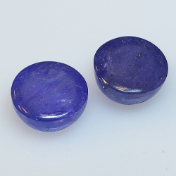 Tanzanite ronde taillée en cabochon