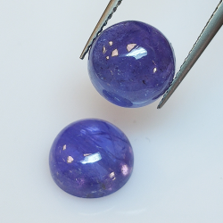 Tanzanite ronde taillée en cabochon