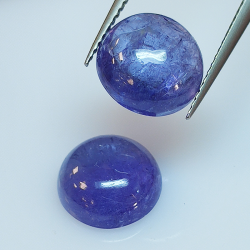 Tanzanite taglio cabochon rotondo