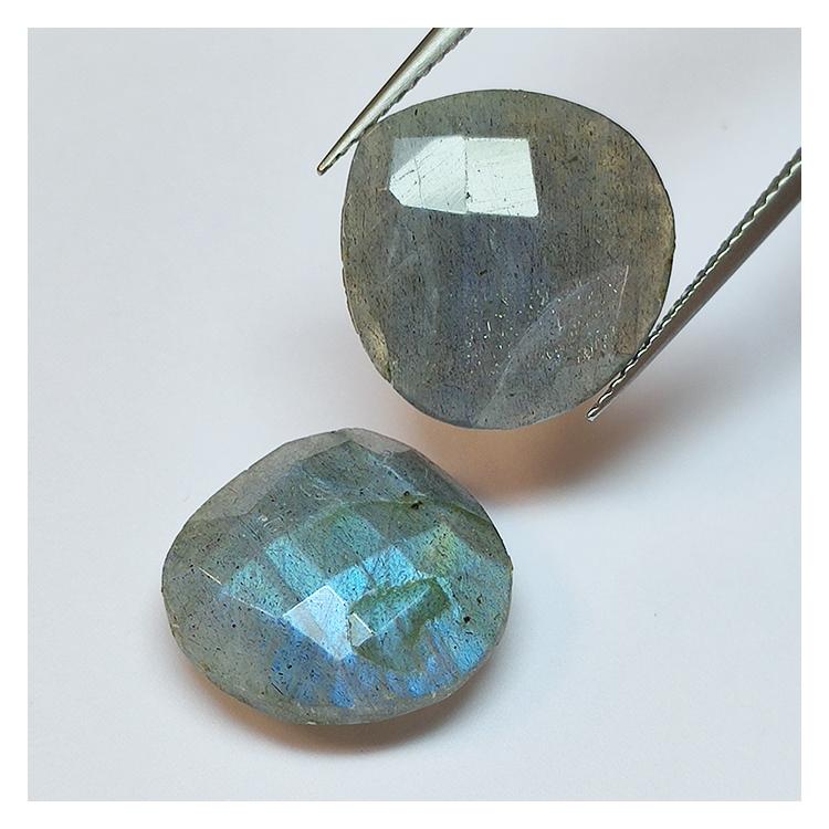 Labradorite taille poire