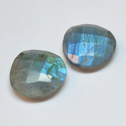 Labradorite taille poire