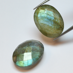 Labradorite ovale