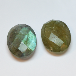 Labradorite ovale