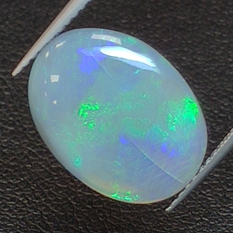 Oval double cabochon cabochon opal 4.98ct