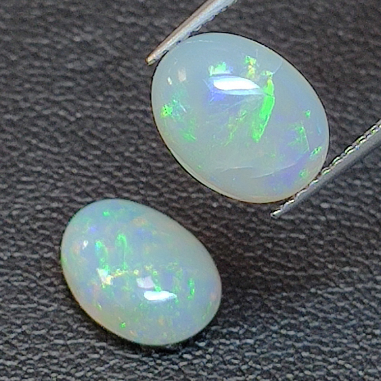 Ovaler Cabochon Opal 3,91ct