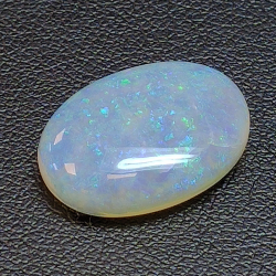 7,78ct Opale nobile cabochon ovale