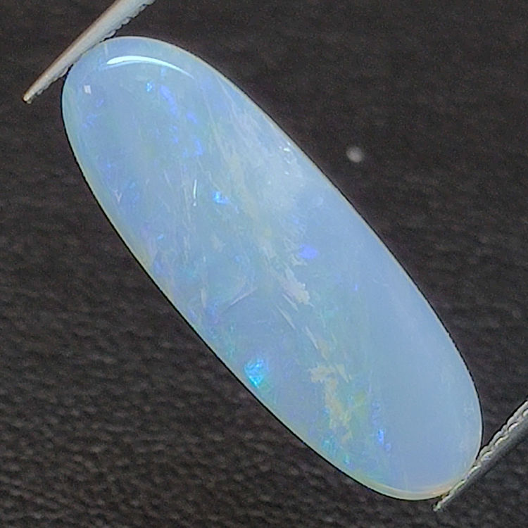 3.94ct Ópalo noble cabujón Oval