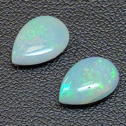 2.49ct Ópalo noble cabujón pera 2pz