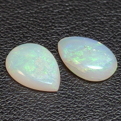 2.49ct Ópalo noble cabujón pera 2pz