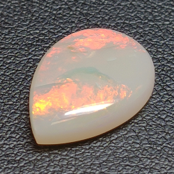 3,62ct Birnen-Cabochon Edelopal