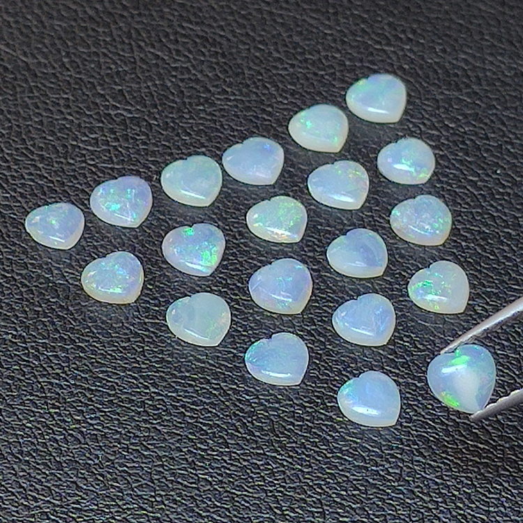 2,78ct Edler Herz-Cabochon-Opal