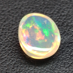 1.56 ct Äthiopischer Opal im Ovalschliff 9,x 7,0 mm