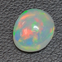 1.56 ct Äthiopischer Opal im Ovalschliff 9,x 7,0 mm