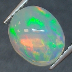 1.56 ct Äthiopischer Opal im Ovalschliff 9,x 7,0 mm