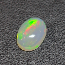 1.69 ct Opale éthiopienne de taille ovale 10 x 7 mm