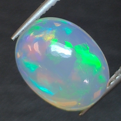 1.12 ct Äthiopischer Opal im Ovalschliff 9 x 7 mm