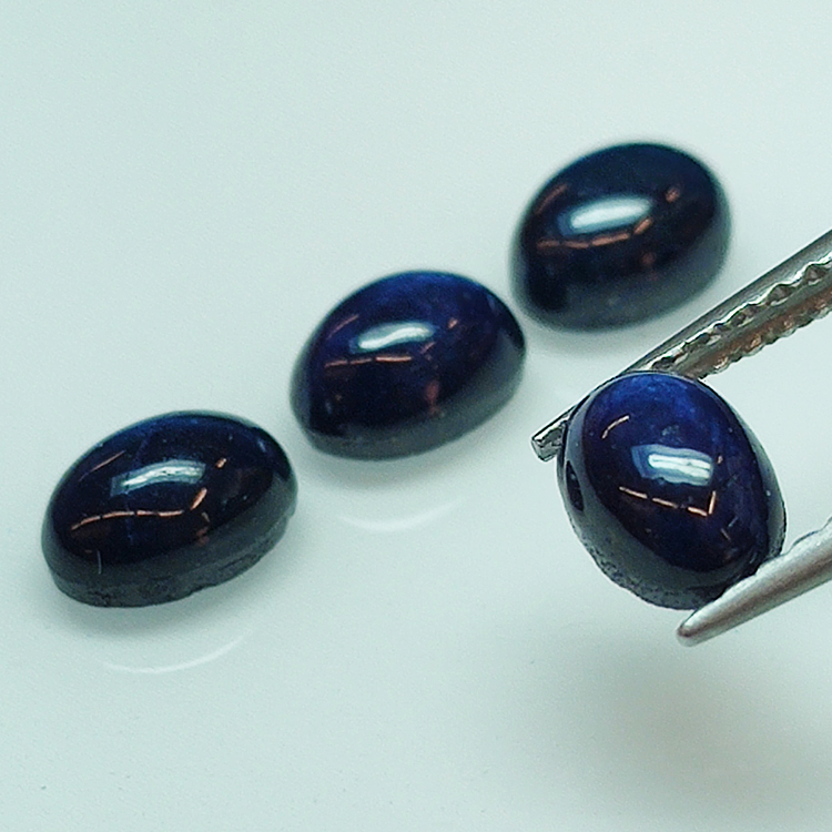 Lot 3.84ct Blue Sapphire cabochon cut Round 6 x 4,2mm