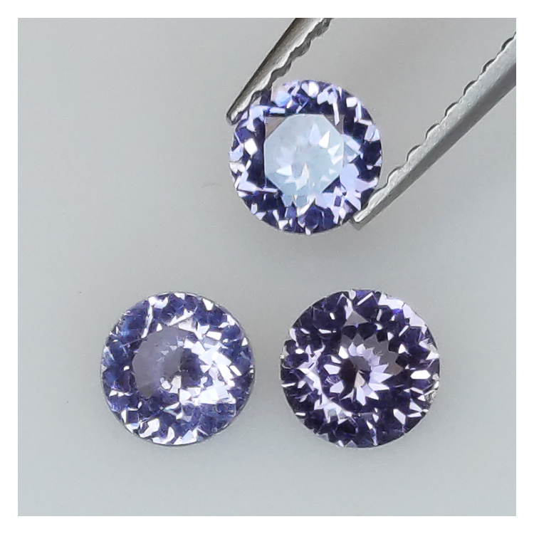 1.06ct Spinel round size 4.5 to 4.6mm