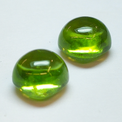 Coppia 7.10ct Peridoto taglio cabochon cuscino 8mm