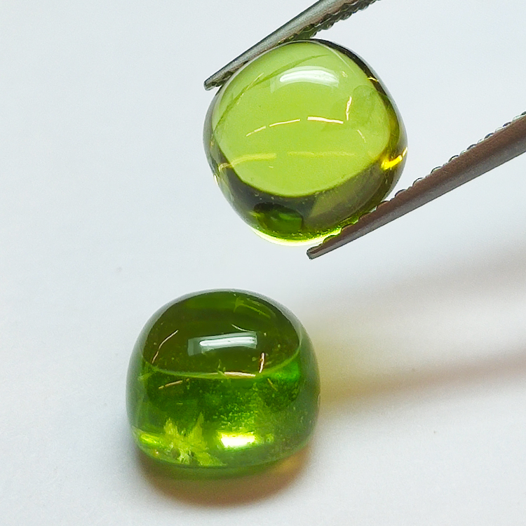 Coppia 7.10ct Peridoto taglio cabochon cuscino 8mm