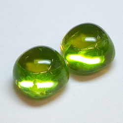 Coppia 7.10ct Peridoto taglio cabochon cuscino 8mm