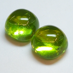 Coppia 7.10ct Peridoto taglio cabochon cuscino 8mm