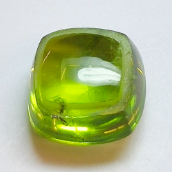 Peridoto 6.70ct talla cabujón 10mm