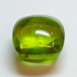 Peridoto 6,70ct taglio cabochon 10mm