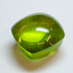 Peridot 6.70ct cabochon cut 10mm