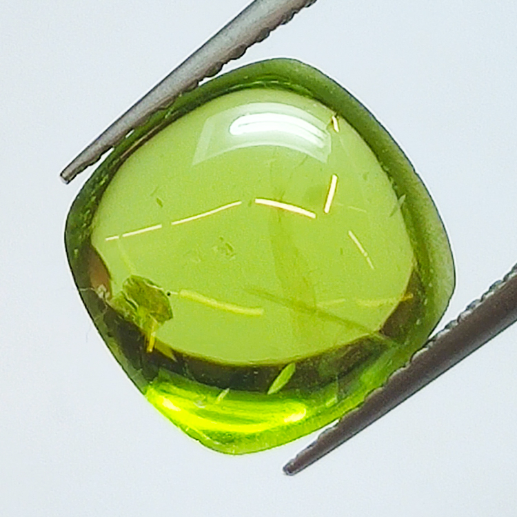 6.53ct Peridot cabochon cut 9mm