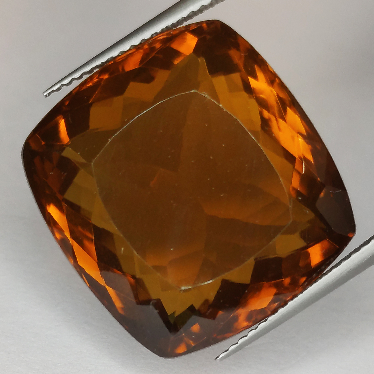 32.62ct Cuarzo Honey talla cojin 20x19mm