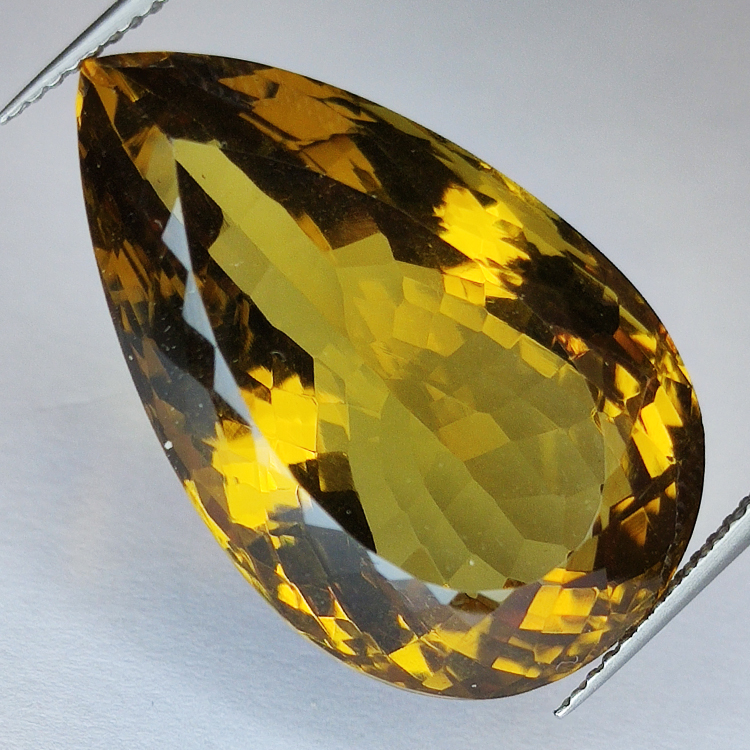 31,71ct Honigquarz im Birnenschliff 27x16mm