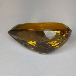 31,71ct Honigquarz im Birnenschliff 27x16mm